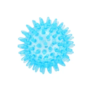 Balle anti stress hérisson bleue avec picots souples, vue isolée sur fond blanc